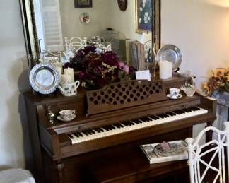 nice piano, plays well