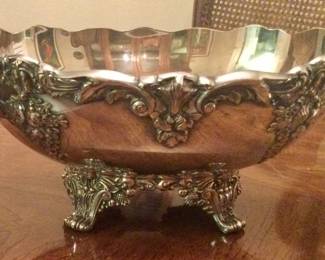 Beautiful Reed and Barton silver-plated King Francis bowl