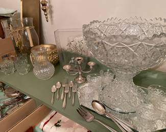 Huge punch bowl w cups 