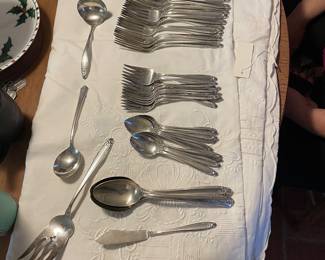 12 place setting. But forgot to include pie server and salad tongs in this same ster pattern.   57 pcs total. I might go weigh it !!
