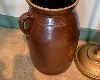 Brown 8 gal crock 