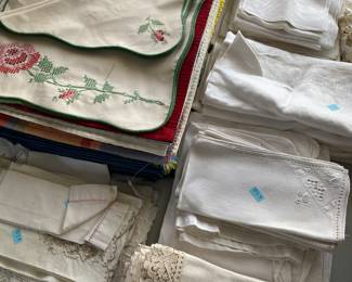 Linens, napkins, placemats