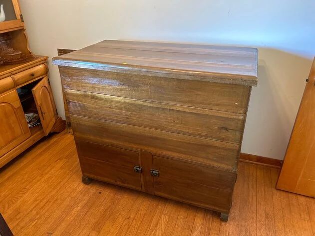 ANTIQUE QUILT CHEST