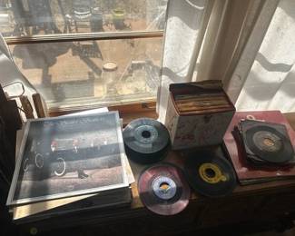 LOT OF RECORD ALBUMS AND 45S