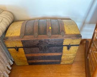 VINTAGE TRUNK