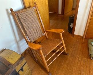 ROCKING CHAIR
