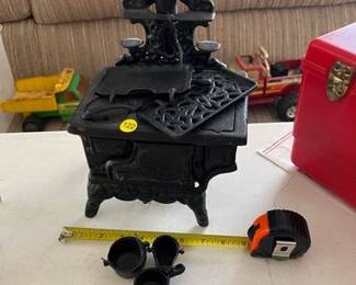  SMALL CRESCENT CAST IRON STOVE MODEL