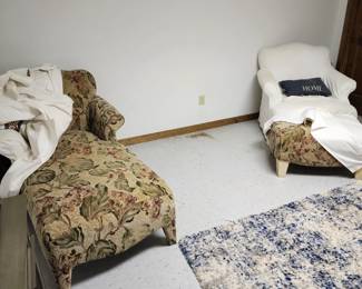 2 matching fainting sofa chairs