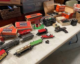 Vintage lionel train set. condition poor to average.