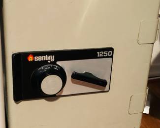 Sentry Safe 1250 w/ Combo