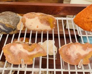 Misc. Mineral Rocks / Geodes