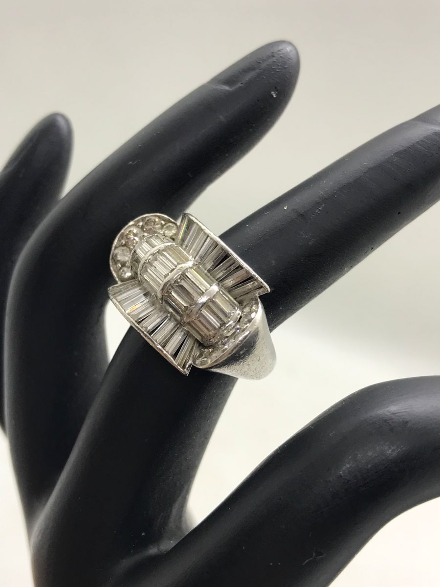 Plat With Diamonds Ring