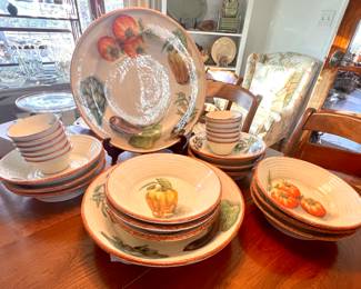 Williams-Sonoma "Jordin Potager" 1 Lg. 14" platter, 1 Lg. 14" serving bowl, 12- pasta bowls10" & 12 condiment bowls - prefect condition