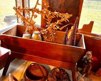 Beautiful American Pine Dough Box from Lester Rurve Estate, MI - Star & trees are sold