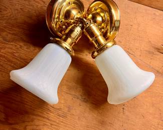 Stunning Vtg brass wall lamp with original iridescent globes