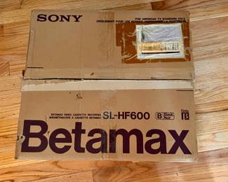 Vtg. Super Betamax Hi-fi- SL-HF600 w/original box