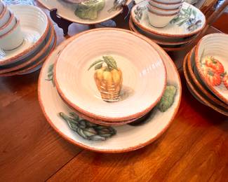 Williams-Sonoma "Jordin Potager" 1 Lg. 14" platter, 1 Lg. 14" serving bowl, 12- pasta bowls10" & 12 condiment bowls - prefect condition