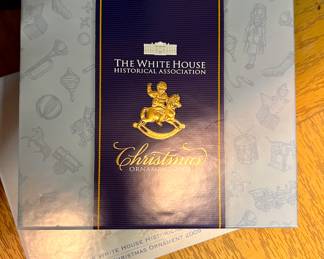 The White House Christmas ornament w/box 2003