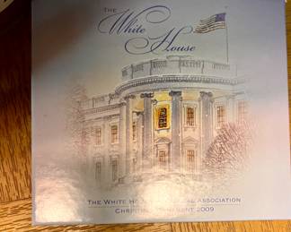 The White House Christmas ornament w/box 2009