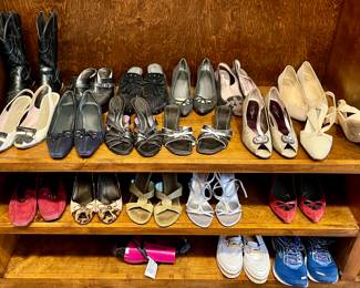 Approximately size 8