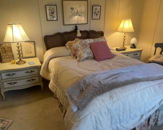 Queen bed Henredon furniture bedroom 