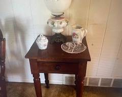 Nice lamps throughout 