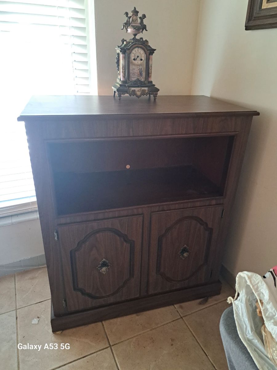 Old aquarium cabinet
Heavy and can be repurpoused. $120