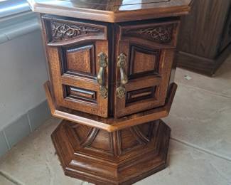 Part of a set of 2. The doors automatically close. $125 both
Priced for a dealer to make a profit.