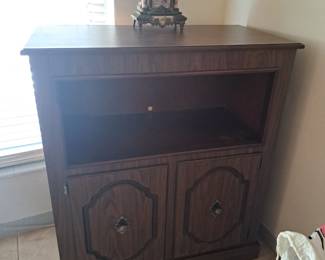Old aquarium cabinet
Heavy and can be repurpoused. $120