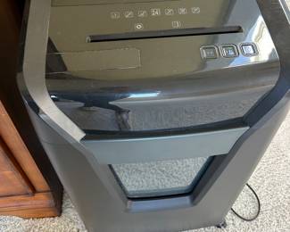 Staples paper shredder