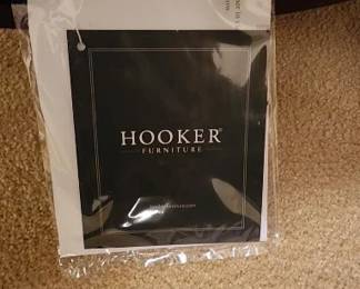 HOOKER Reversible Top Poker Table (Never Used)