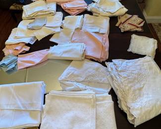 Lots of fine vintage table linens!