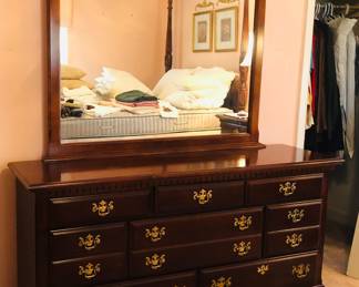 Dresser with mirror 