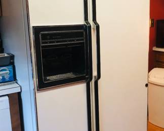 GE side by side refrigerator freezer 