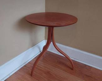 Small Round Modulus Wooden Accent Table