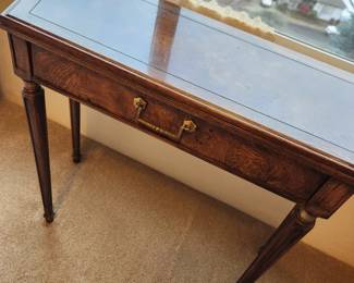 Hekman Furniture Co. Vintage Entry or Side Table. 