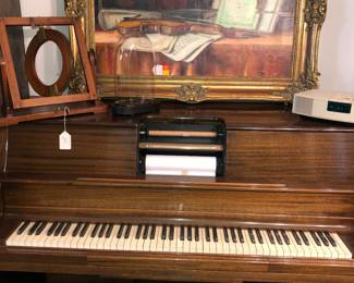 Hardman Duo electric player piano in fine working condition