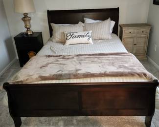 Queen sleigh bed
