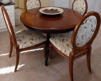 Gorgeous Round Kitchen table  -  Total of 6 Thomasville dining chairs (2 are next to the Highboy in Bedroom) 