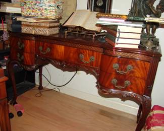Nice mahogany French style desk 