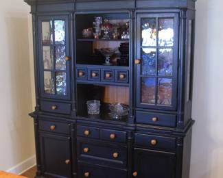 Nice Broyhill Solid Wood China Cabinet