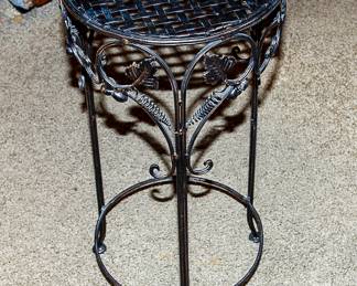 Metal accent table