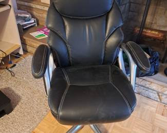 Serta smart layers office chair like new