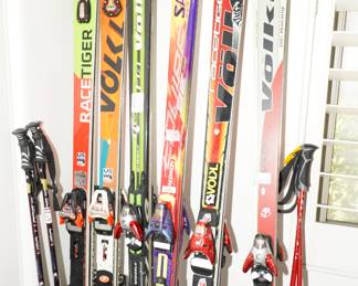 Our client was a member of the US Ski Team at one time and has some high end Volkl & Salomon skis with Volkl and Salomon bindings, poles. 