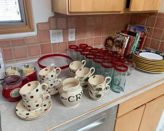 Collection of vintage Bridgewater pottery