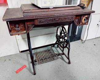 ANTIQUE  TREADLE