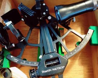 VINTAGE NAUTECH'S SEXTANT IN BOX