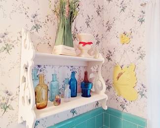 CUTE COLLECTION OF ANTIQUE/VINTAGE BOTTLES