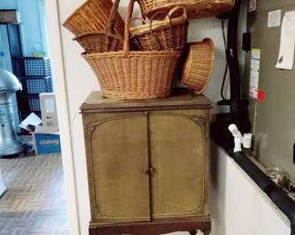 OLD RADIO, LOTS OF BASKETS THROUGHOUT HOUSE
