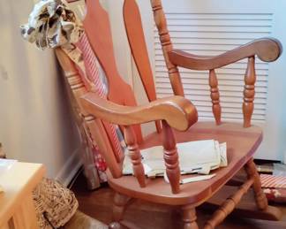 LARGE ROCKING CHAIR